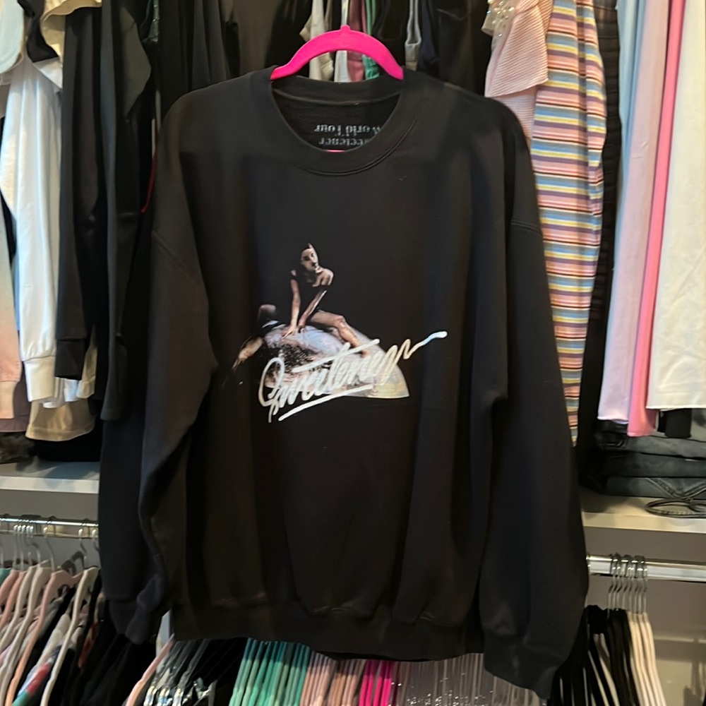 GIAW crewneck